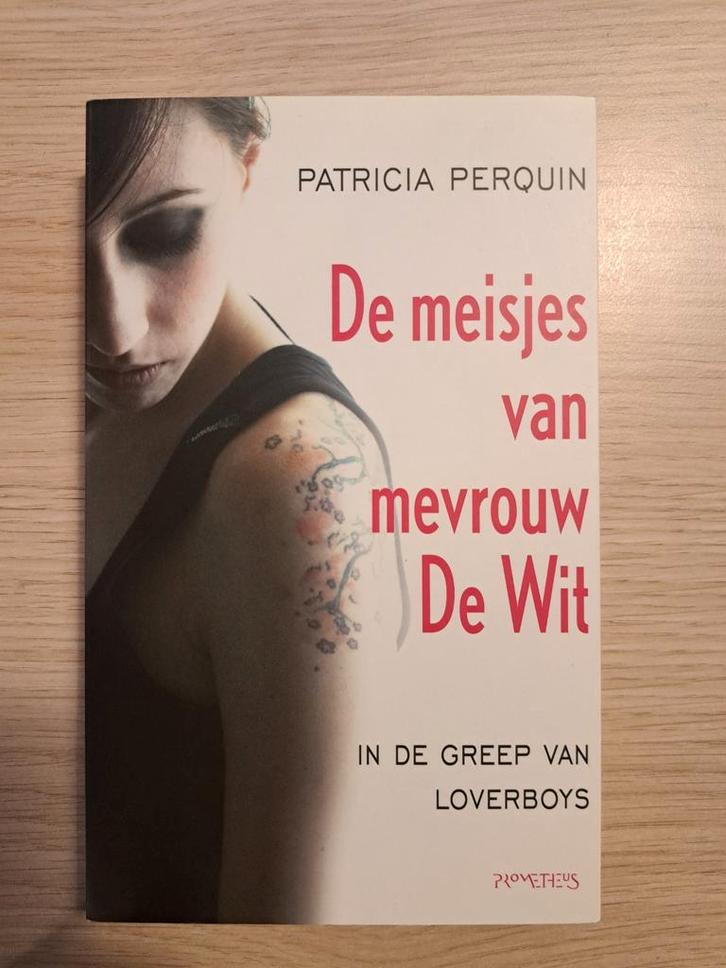 De meisjes van mevrouw De Wit - Patricia Perquin, Boeken, Romans, Zo goed als nieuw, Nederland, Ophalen of Verzenden