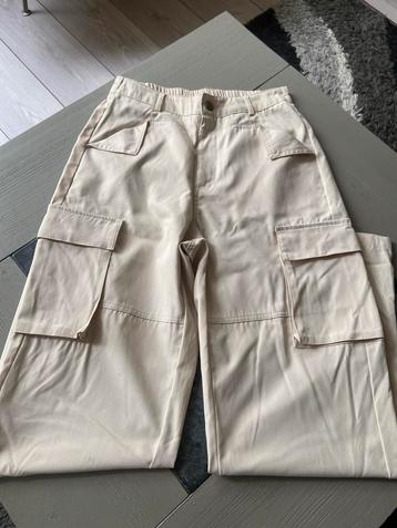 Leuke broek mt M voor 1 euro !!! beschikbaar voor biedingen