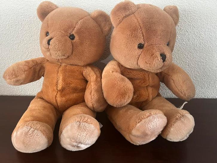 Twee schattige bruine teddyberen van de Bijenkorf, Verzamelen, Beren en Cherished Teddies, Zo goed als nieuw, Stoffen beer, Overige merken