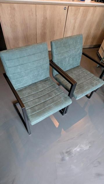 Set van 2 moderne stoelen