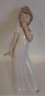 Nao beeldje, geeuwend meisje in slaapkleding, Verzamelen, Beelden en Beeldjes, Ophalen, Zo goed als nieuw, Mens