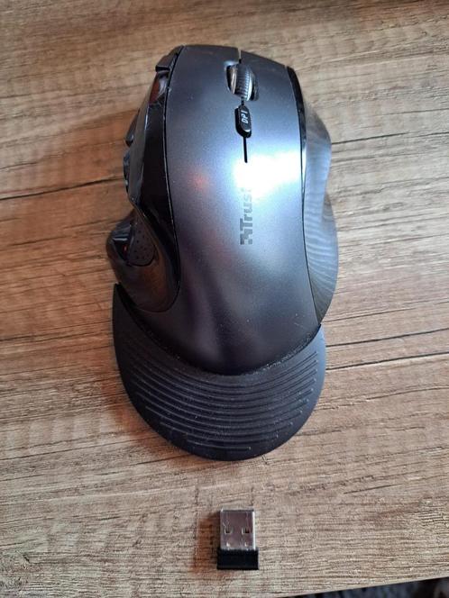 Trust muis met ergonomisch design, Computers en Software, Muizen, Niet werkend, Muis, Rechtshandig, Draadloos, Ergonomisch, Gaming muis