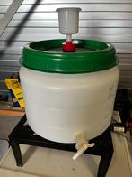 Kunststof gistvat 32 liter met waterslot, Hobby en Vrije tijd, Overige Hobby en Vrije tijd, Ophalen, Gebruikt