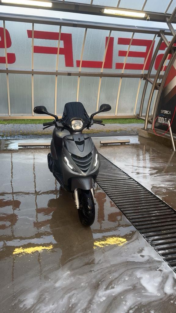 Piaggio zip 2000 4 takt 2017, Fietsen en Brommers, Scooters | Piaggio, Zo goed als nieuw, Zip, Maximaal 45 km/u, Benzine, Ophalen