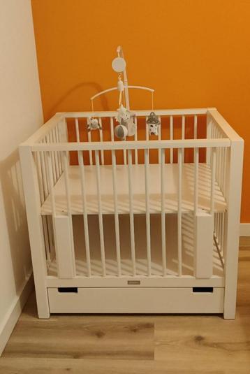 Witte Box bopita met lade nette staat 88*81*95 cm beschikbaar voor biedingen