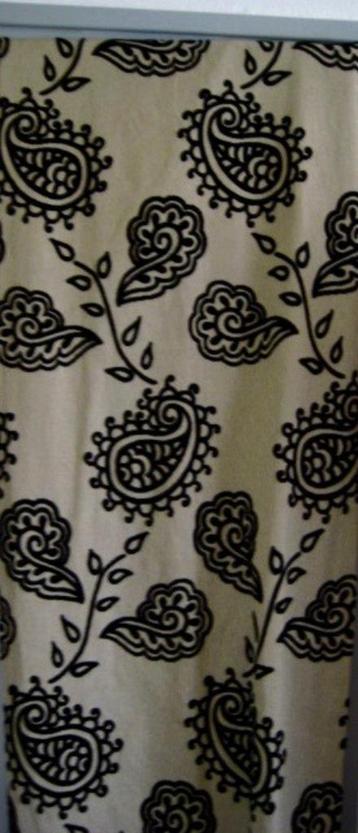 1 STEVIG DICHT GORDIJN BEIGE /BRUIN ,MET RINGEN beschikbaar voor biedingen