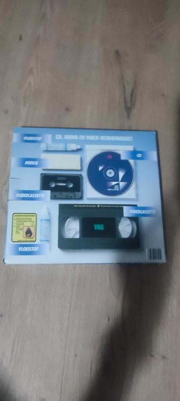 Videoband/cassette/cd cleaningset beschikbaar voor biedingen