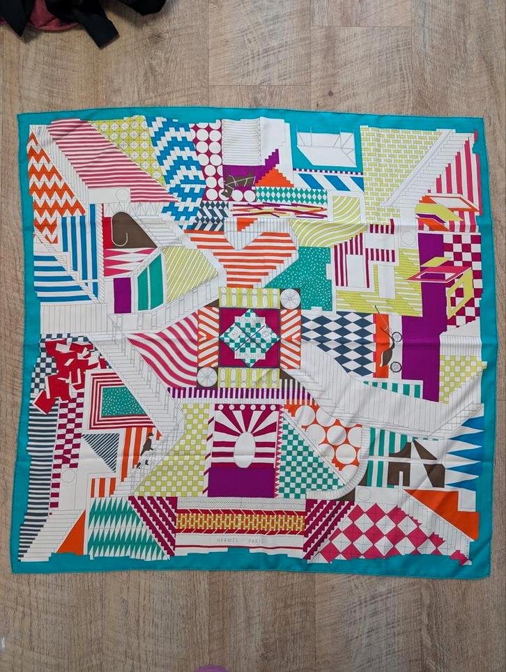 Hermès Sjaal 90cm Promenade Au Faubourg, Kleding | Dames, Mutsen, Sjaals en Handschoenen, Gedragen, Sjaal, Maat 46/48 (XL) of groter