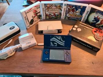Nintendo DSi incl 5 spellen en accessoires  beschikbaar voor biedingen