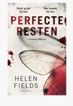 Perfecte resten - Helen Fields, Ophalen of Verzenden, Zo goed als nieuw, Helen Fields, Amerika