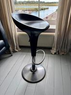 Magis Bombo barkruk, antraciet., Huis en Inrichting, Barkrukken, Ophalen, Gebruikt, In hoogte verstelbaar, 60 tot 90 cm