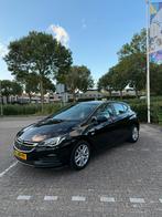 Opel Astra 1.0 Turbo 77KW 5D 2018 Zwart, Auto's, Opel, Euro 5, Stof, Zwart, 610 kg