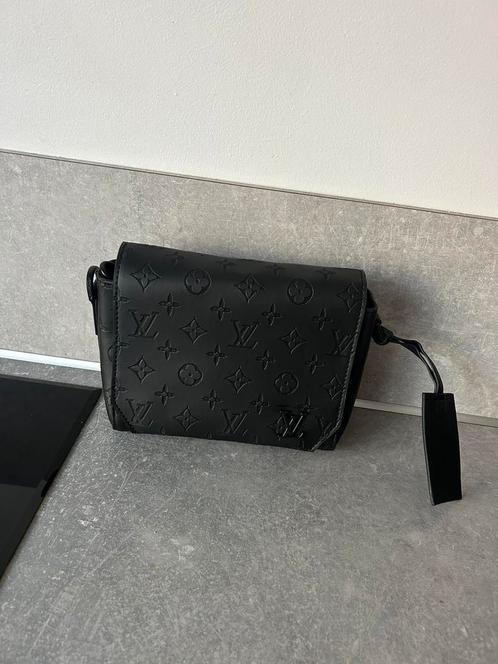 Louis vuitton schoudertas, Sieraden, Tassen en Uiterlijk, Tassen | Schoudertassen, Nieuw, Zwart, Verzenden