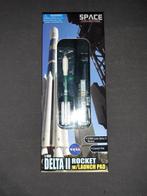 Dragon 1:400 Delta II with launchpad, Verzamelen, Verzenden, Nieuw, Schaalmodel