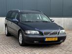 Volvo V70 2.4 Comfort Line AUTOMAAT AIRCO/CRUISE | INRUILKOO, Auto's, Volvo, Stof, Zwart, Blauw, 2435 cc