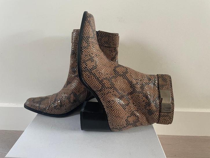 Enkellaarsjes van Nouchka mt 38 1/2  ZGAN!!, Kleding | Dames, Schoenen, Zo goed als nieuw, Lage of Enkellaarzen, Beige, Verzenden