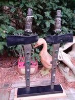 2 Antieke Balinese Krissen op Standaard - Prachtig Houtsnijw, Ophalen of Verzenden, Landmacht, Overige typen