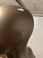Mannequin. Damesmaat 36. Brons., Ophalen