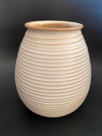 Adco 1014 . Ribbelvaas. 16,5 cm . beschikbaar voor biedingen