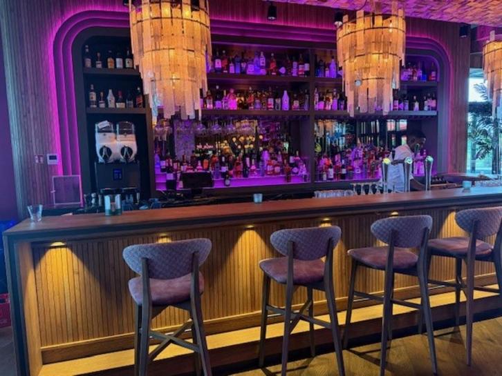 Bar te koop, Huis en Inrichting, Barren, Zo goed als nieuw, Ophalen