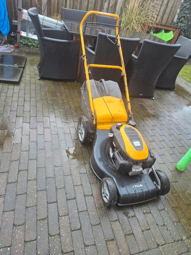 Stiga Grasmaaier - Goed Onderhouden, Tuin en Terras, Grasmaaiers, Gebruikt, Benzine-grasmaaier, Opvangzak, Ophalen of Verzenden