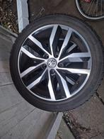 Velgen 17 inch Volkswagen golf 7   Velgen + banden orgineel, Ophalen of Verzenden, Volkswagen