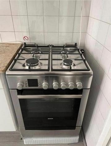 BOSCH gasfornuis met hete lucht oven en grill Bezorgingn mog beschikbaar voor biedingen