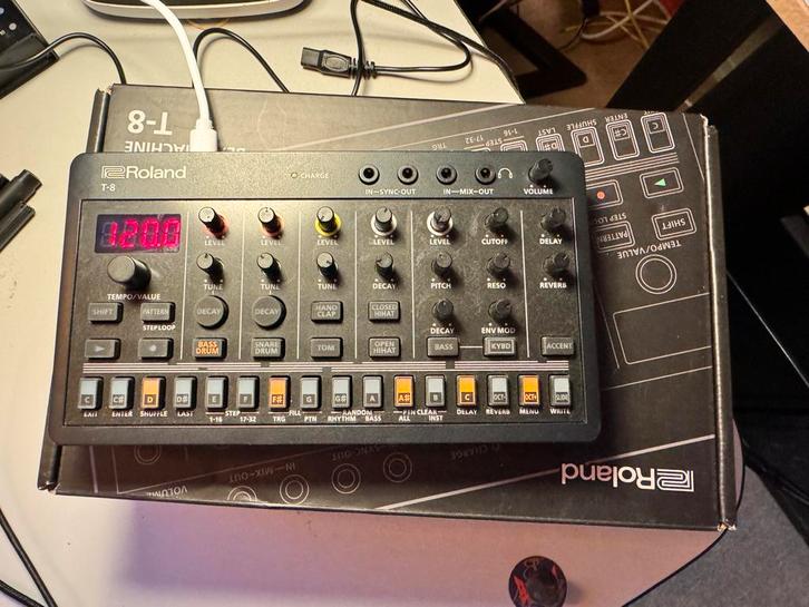 Roland AIRA Compact T-8 Groovebox met Legendarische Klanken, Muziek en Instrumenten, Drumcomputers, Gebruikt, Roland, Ophalen of Verzenden