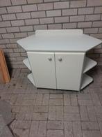 Commode met deurtjes en open vakken, Ophalen