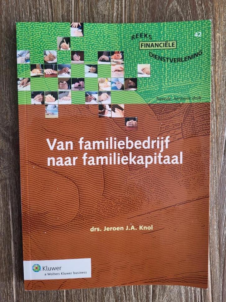 Van familiebedrijf naar familiekapitaal, Boeken, Economie, Management en Marketing, Zo goed als nieuw, Accountancy en Administratie