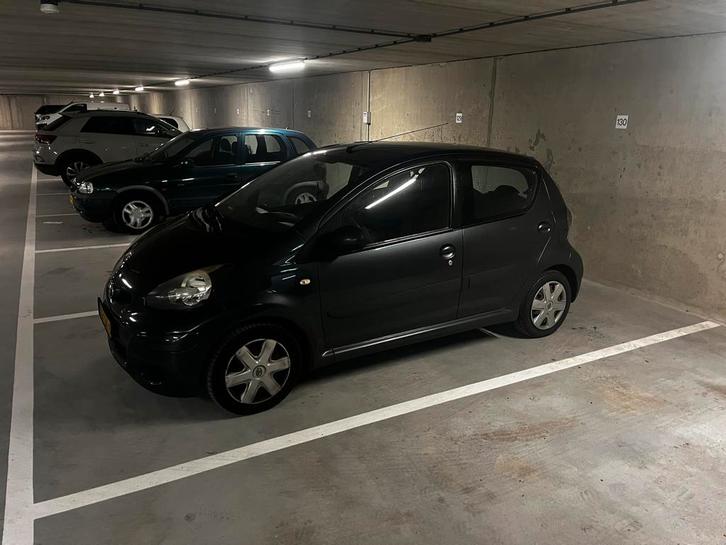 Toyota Aygo 1.0 12V Vvt-i 5DRS MMT 2009 Grijs, Auto's, Toyota, Particulier, Aygo, Airbags, Airconditioning, Radio, Benzine, A