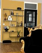 Mooie stellingkast brons/goudkleurig.