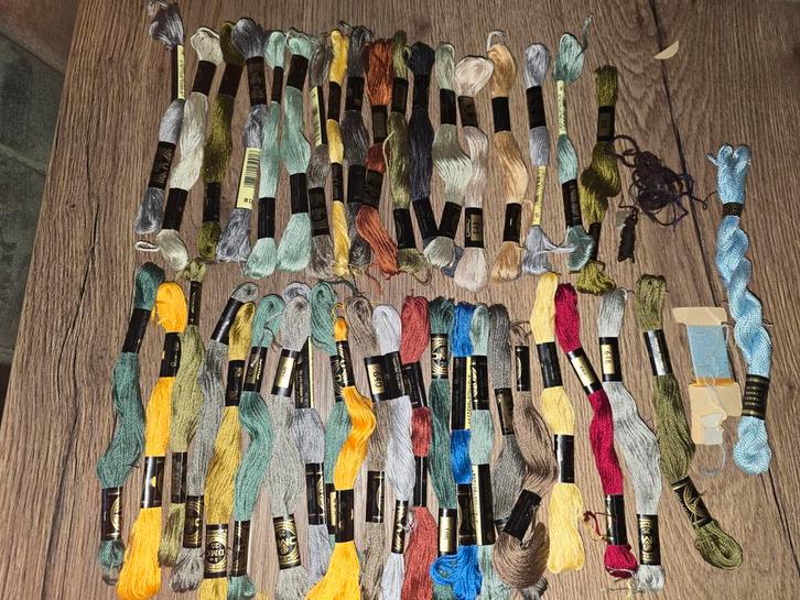 Dmc garen, Hobby en Vrije tijd, Borduren en Borduurmachines, Borduurgaren of Zijde, Ophalen of Verzenden