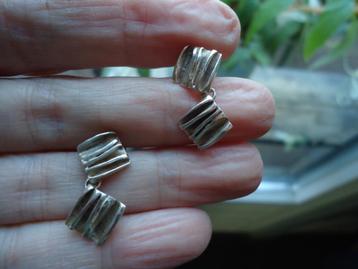 mooie echt zilveren oorhangers geplooid zilver 925 beschikbaar voor biedingen