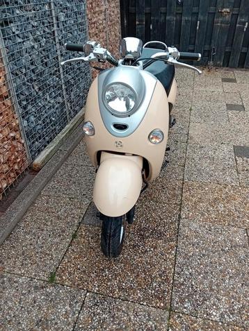 AGM Julia Scooter - Betrouwbaar en Stijlvol! beschikbaar voor biedingen