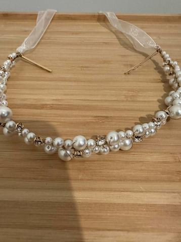 Tiara met parels beschikbaar voor biedingen