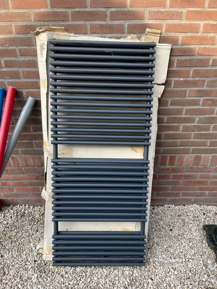 Plieger Florian Nxt designradiator dubbel, handdoekradiator, Doe-het-zelf en Verbouw, Verwarming en Radiatoren, Nieuw, Radiator