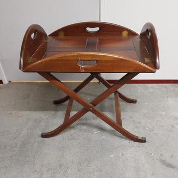 Leuke klaptafel aan 4 zijde in te klappen.  beschikbaar voor biedingen