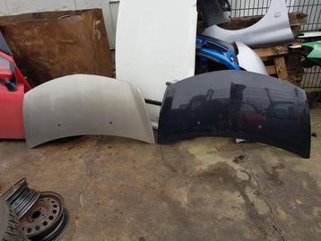 RENAULT CLIO 3   MOTORKAP ZWART EN CHAMPAGNE METALLIC  beschikbaar voor biedingen