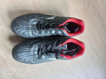 Dutchy voetbalschoenen maat 41 of 42 beschikbaar voor biedingen