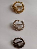 3x Harskamp speld goud -zilver en brons, Verzenden, Landmacht, Nederland, Kleding of Schoenen