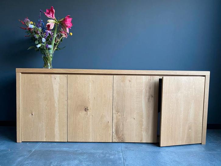 Handgemaakt eiken dressoir - Japandi stijl, Huis en Inrichting, Kasten | Dressoirs, Zo goed als nieuw, 150 tot 200 cm, 25 tot 50 cm