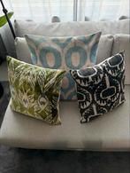 Luxe velvet Ikat-sierkussen met vulling, Huis en Inrichting, Woonaccessoires | Kussens, Ophalen of Verzenden, Zo goed als nieuw