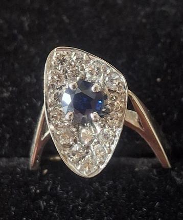 Witgouden brilliant ring met Ceylon  Saffier beschikbaar voor biedingen