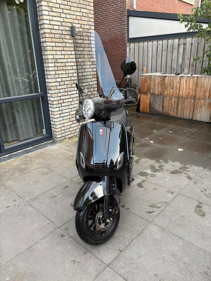 Gts toscana dynamic 2023, Fietsen en Brommers, Snorfietsen en Snorscooters, Zo goed als nieuw, Overige merken, Benzine, Ophalen