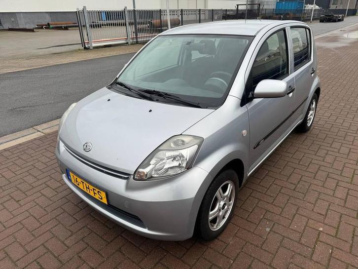Daihatsu Sirion 2 1.0-12V /St.bkr/Elek.pakket/NAP/Nieuwe APK, Auto's, Daihatsu, Bedrijf, Te koop, Sirion, ABS, Airbags, Alarm