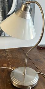 IKEA Kroby-lamp melkglazen kap &chromen roestvrijstalen voet, Huis en Inrichting, Lampen | Tafellampen, Ophalen of Verzenden, Zo goed als nieuw