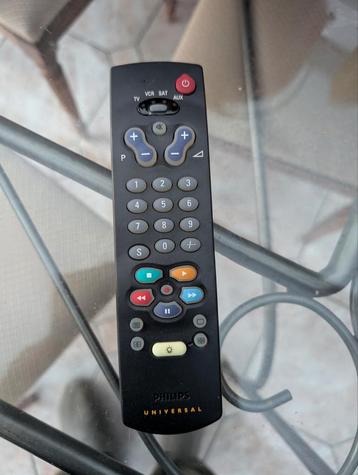 Philips universal remote control  beschikbaar voor biedingen
