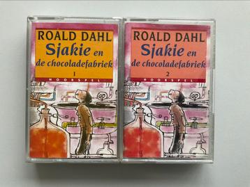 Twee cassettebandjes van Sjakie en de chocoladefabriek