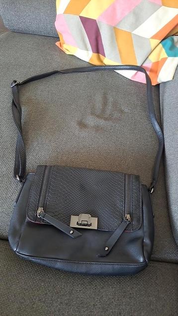 Zwarte Schoudertas met Slangenprint Detail beschikbaar voor biedingen